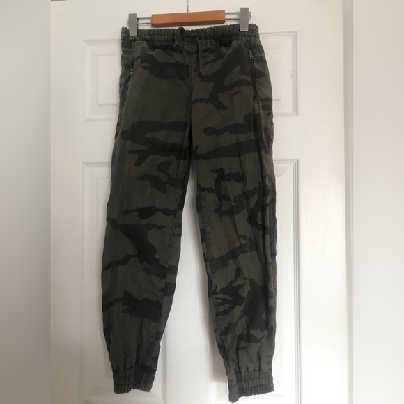 Aritzia Alix TNA camouflage joggers - Picture 2 of 6